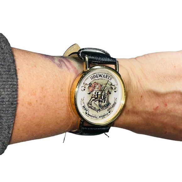 Hogwarts School Design Magic School Watch - Picture 4 of 10